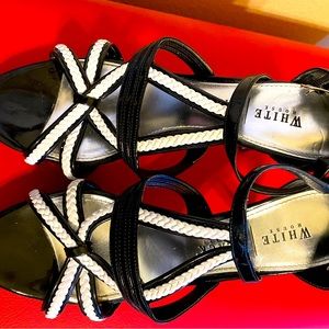 WHBM BLACK AND WHITE HEEL SANDALS